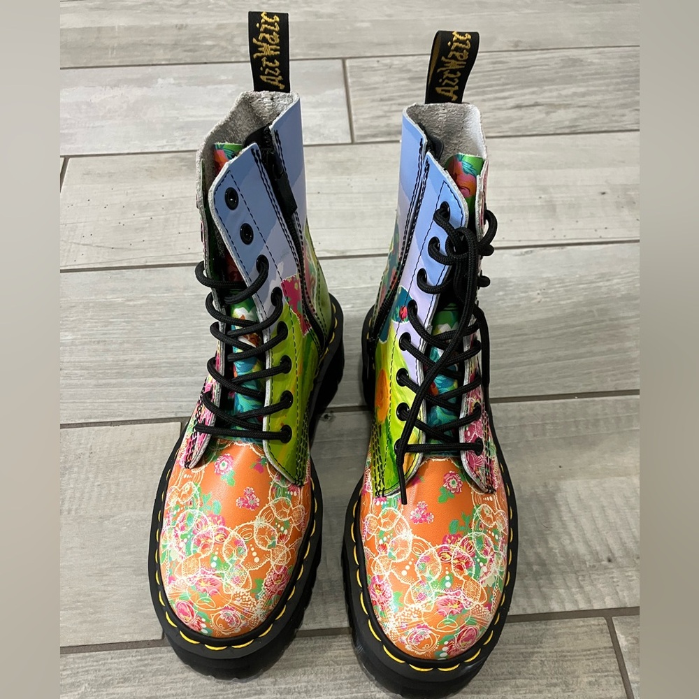 🛑 SOLD🛑 Dr. Martens Jadon Daze